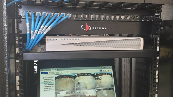 Casestudy_Lightning_Comms_siemon server rack with Avigilon control centre