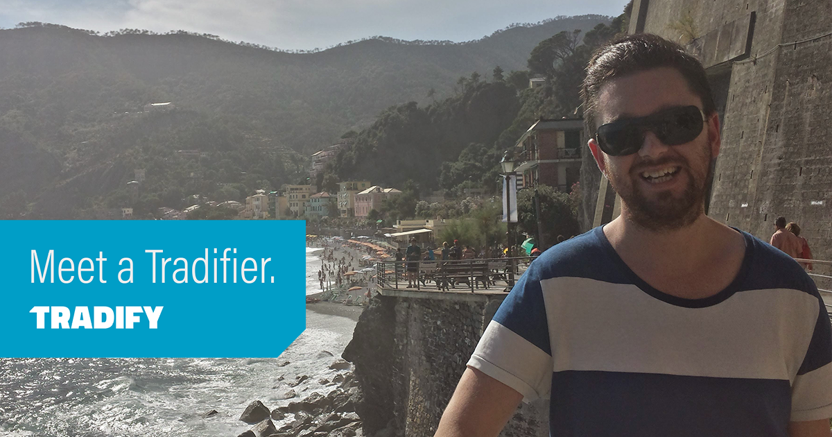 Meet a Tradifier Paul Osborn photo standing overlooking European beach