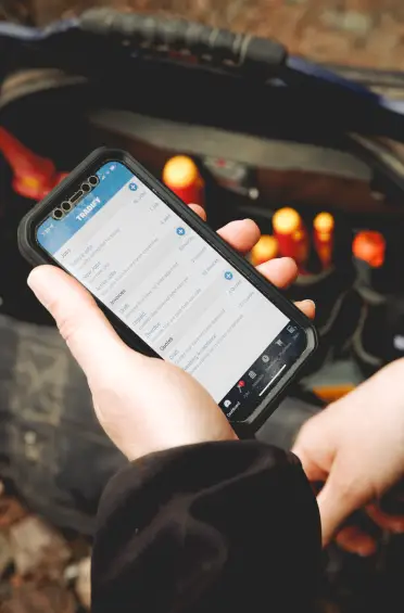 Features Image - Desktop - NZ - Tradesperson Holding Mobile Phone